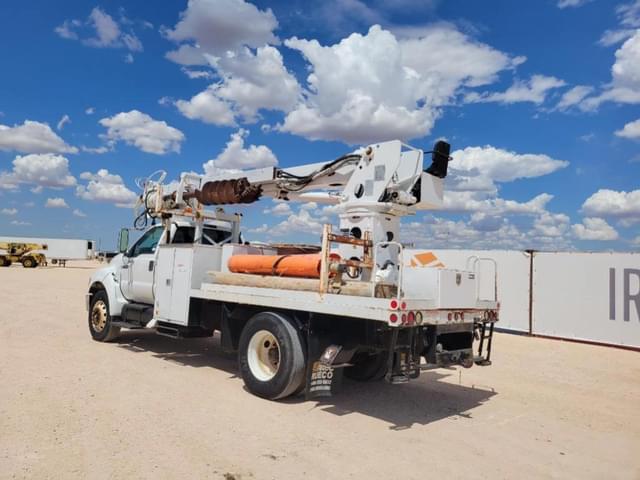 Image of Ford F-750 equipment image 2