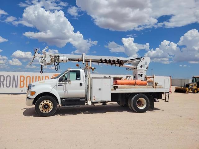 Image of Ford F-750 equipment image 1