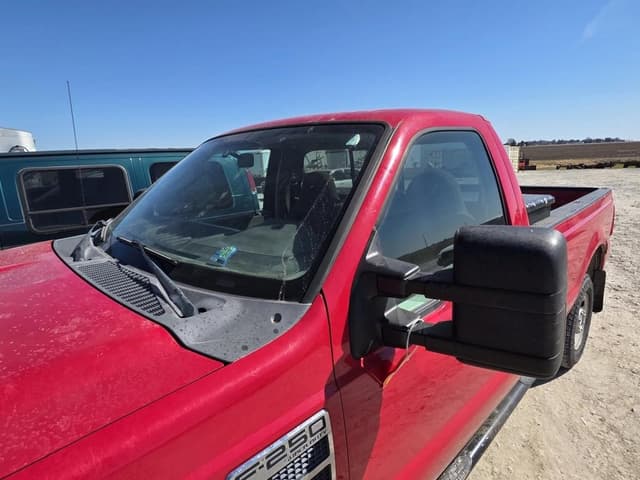 Image of Ford F-250 equipment image 2