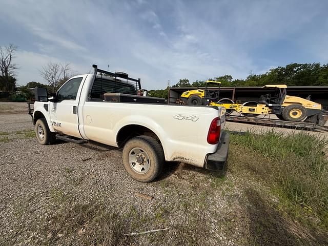Image of Ford F-250 equipment image 2