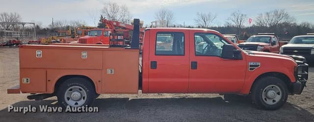 Image of Ford F-250 equipment image 3