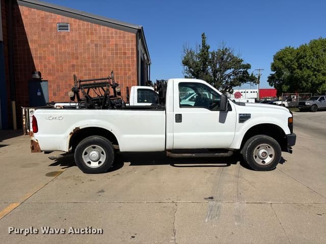 Image of Ford F-250 equipment image 3