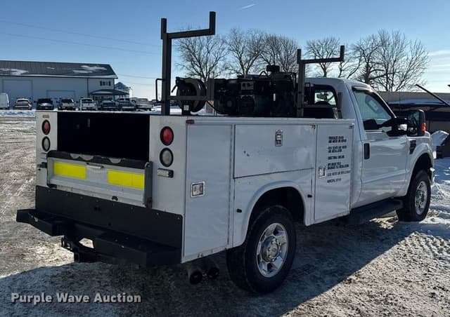 Image of Ford F-250 equipment image 4