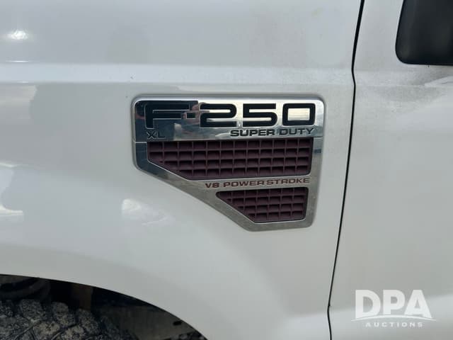 Image of Ford F-250 equipment image 2