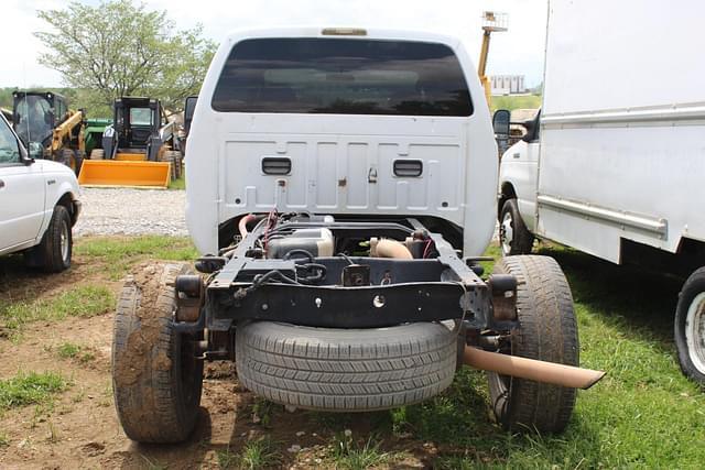 Image of Ford F-350 equipment image 2