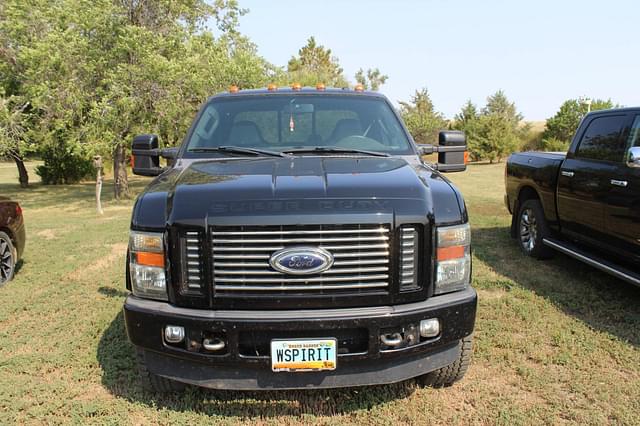 Image of Ford F-350 equipment image 2