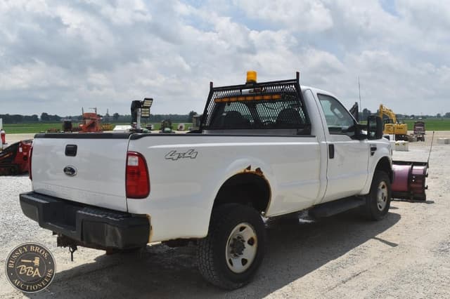 Image of Ford F-350 equipment image 4