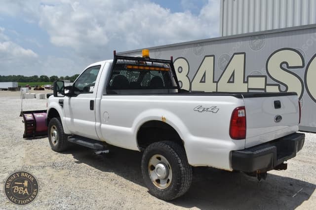 Image of Ford F-350 equipment image 2
