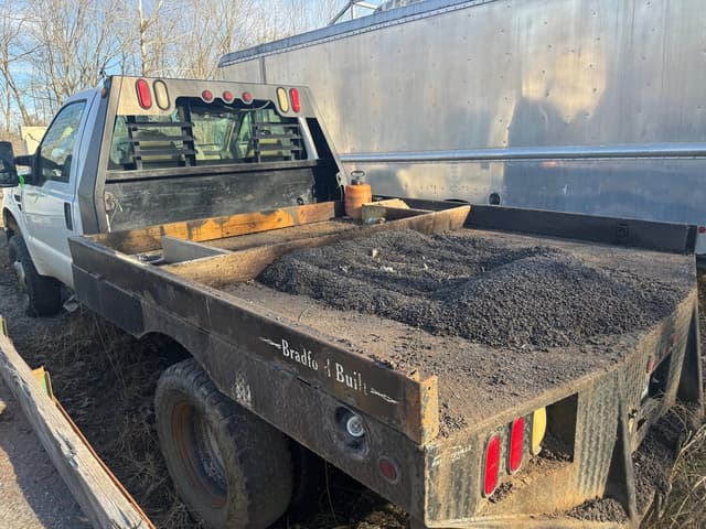 Image of Ford F-350 equipment image 3