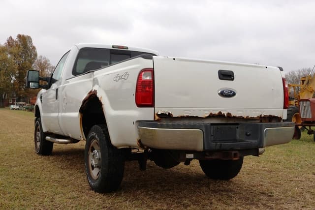 Image of Ford F-350 equipment image 3