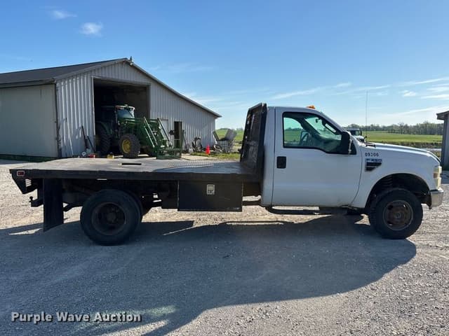 Image of Ford F-350 equipment image 3
