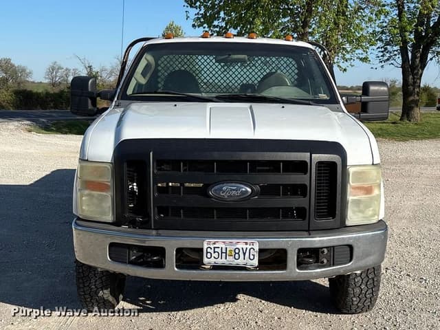 Image of Ford F-350 equipment image 1
