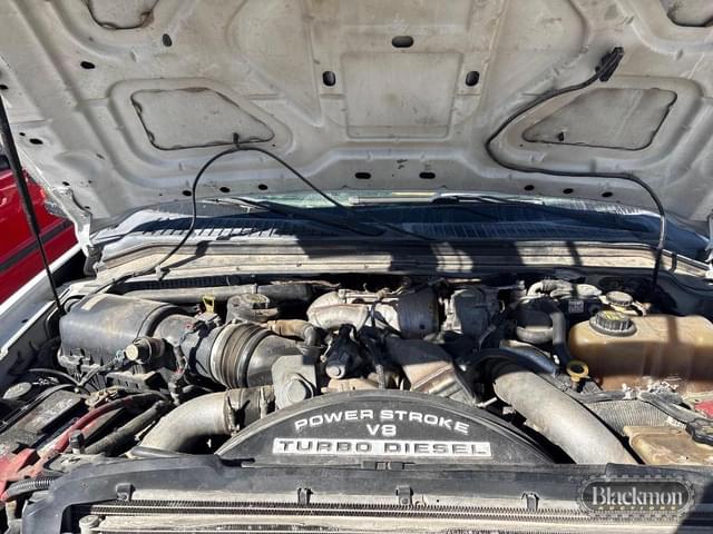 Image of Ford F-350 equipment image 4