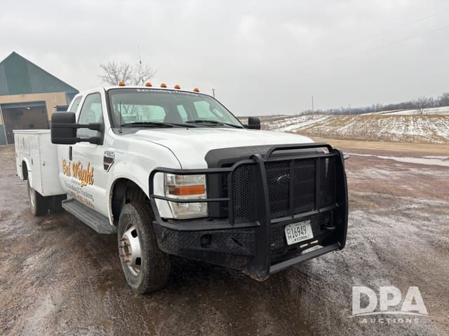 Image of Ford F-350 equipment image 4