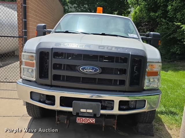 Image of Ford F-350 equipment image 1