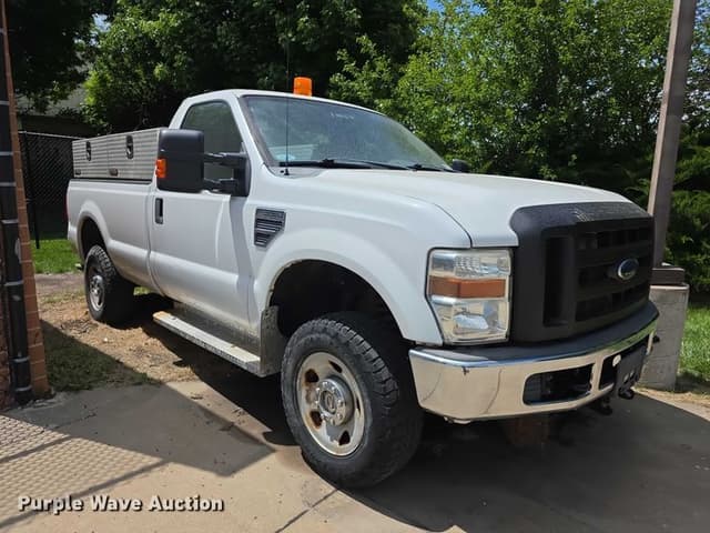Image of Ford F-350 equipment image 2