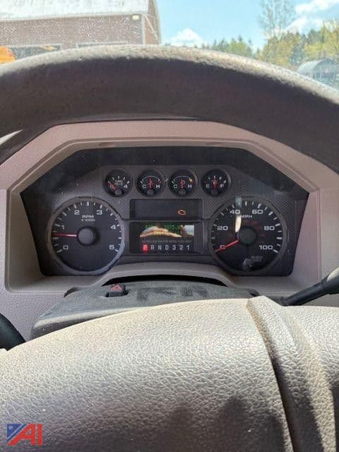 Image of Ford F-350 equipment image 4