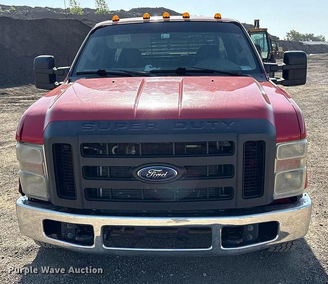 Image of Ford F-350 equipment image 1