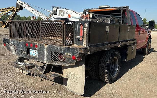 Image of Ford F-350 equipment image 4