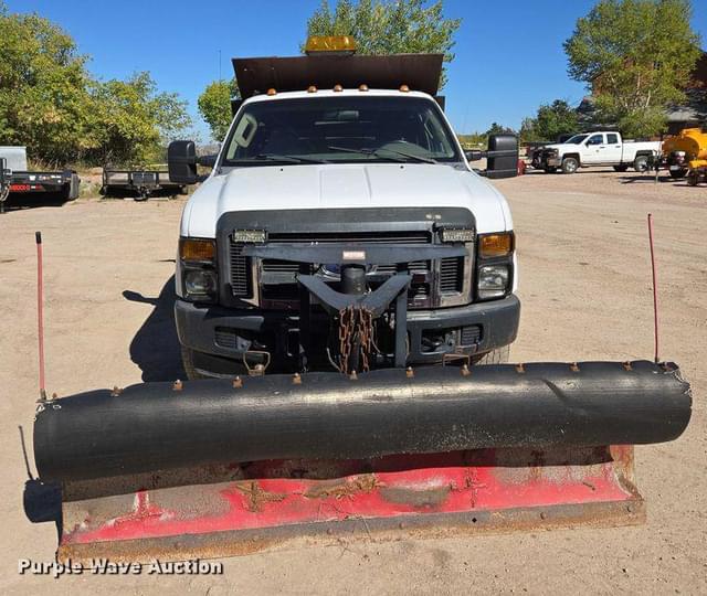 Image of Ford F-350 equipment image 1