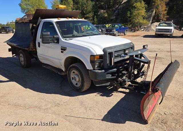 Image of Ford F-350 equipment image 2