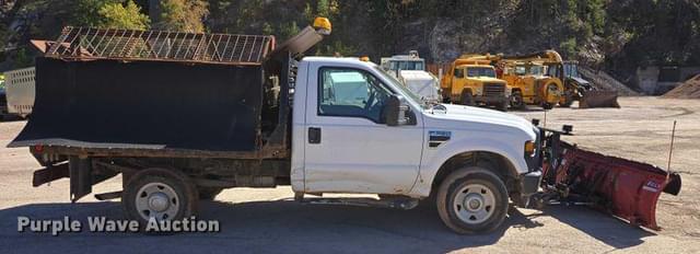 Image of Ford F-350 equipment image 3