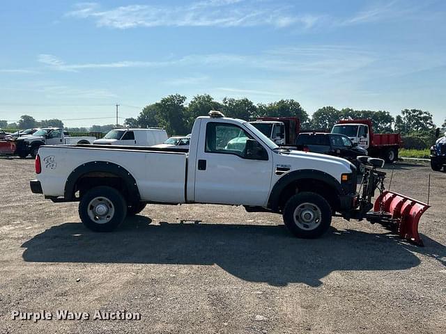 Image of Ford F-350 equipment image 3