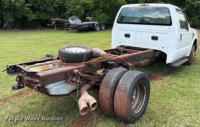 Image of Ford F-350 equipment image 4