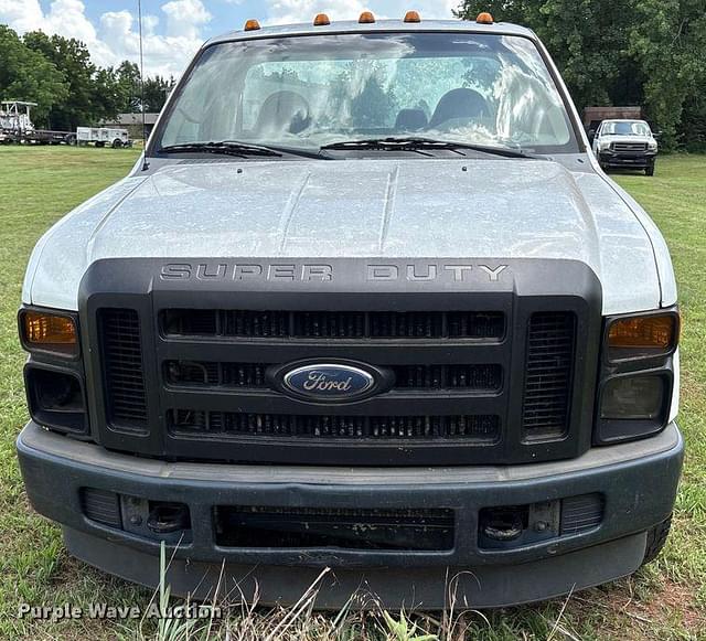 Image of Ford F-350 equipment image 1