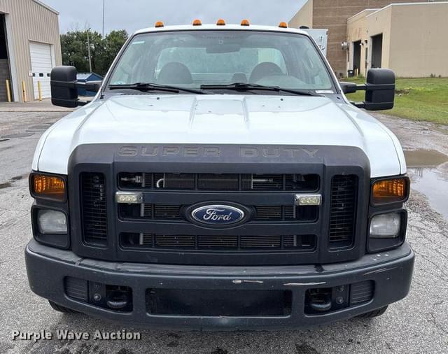 Image of Ford F-350 equipment image 1
