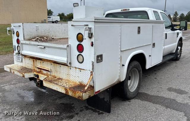 Image of Ford F-350 equipment image 4