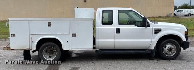 Image of Ford F-350 equipment image 3