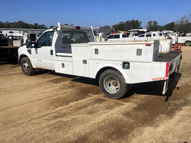 Image of Ford F-350 equipment image 1