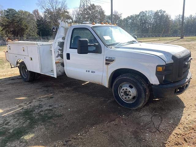 Image of Ford F-350 equipment image 3