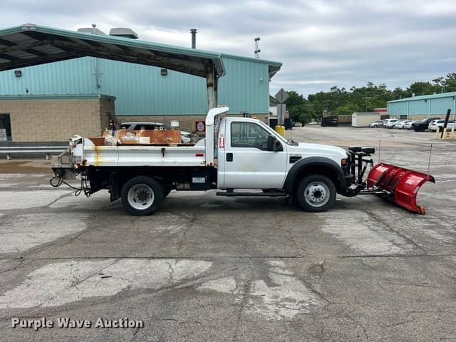 Image of Ford F-450 equipment image 3