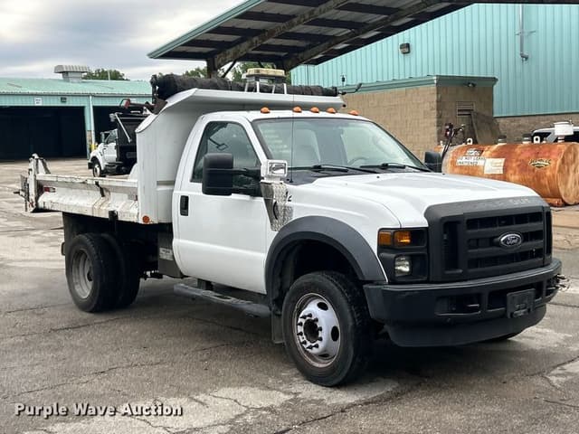 Image of Ford F-450 equipment image 2