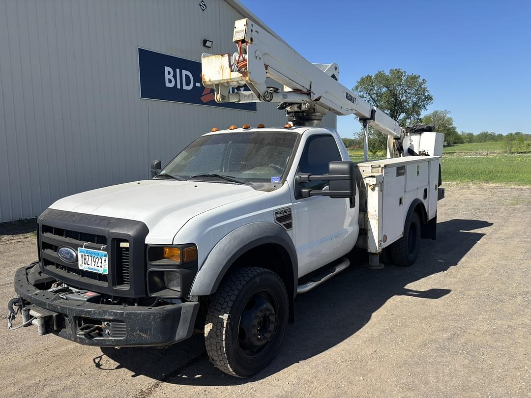 Image of Ford F-450 Primary image