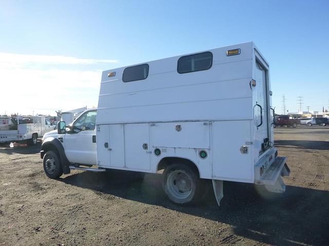 Image of Ford F-450 equipment image 3