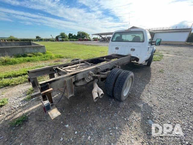 Image of Ford F-450 equipment image 3