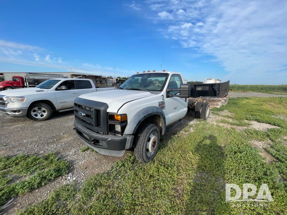 Image of Ford F-450 Primary image