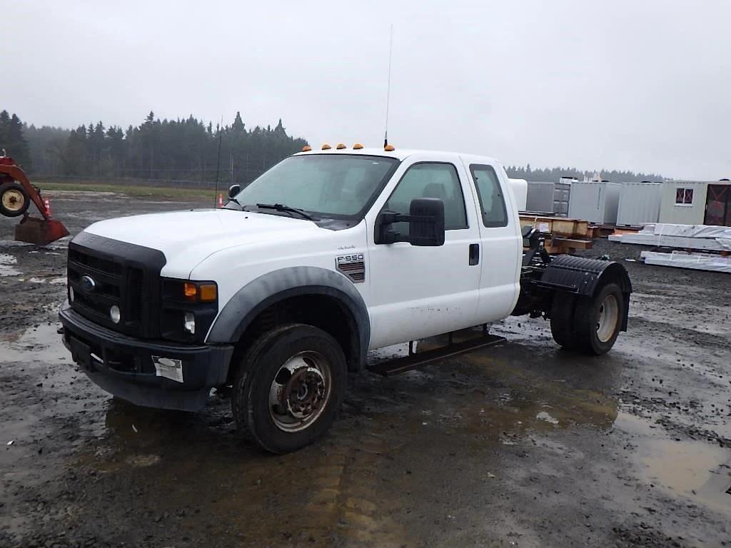 Image of Ford F-550 Primary image