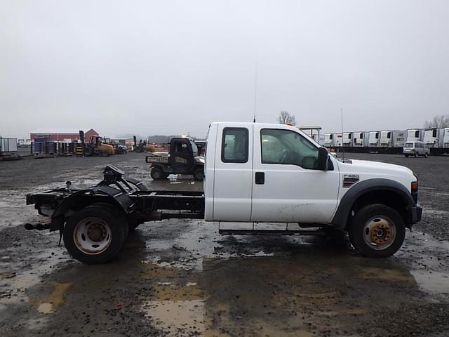 Image of Ford F-550 equipment image 2