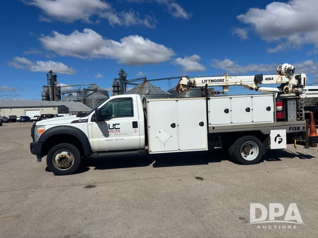 Image of Ford F-550 equipment image 2
