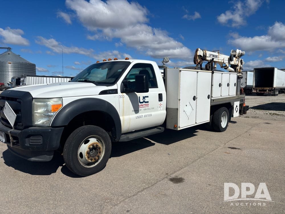 2009 Ford F-550 Equipment Image0