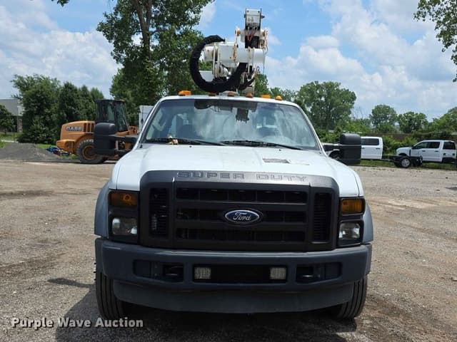 Image of Ford F-550 equipment image 1