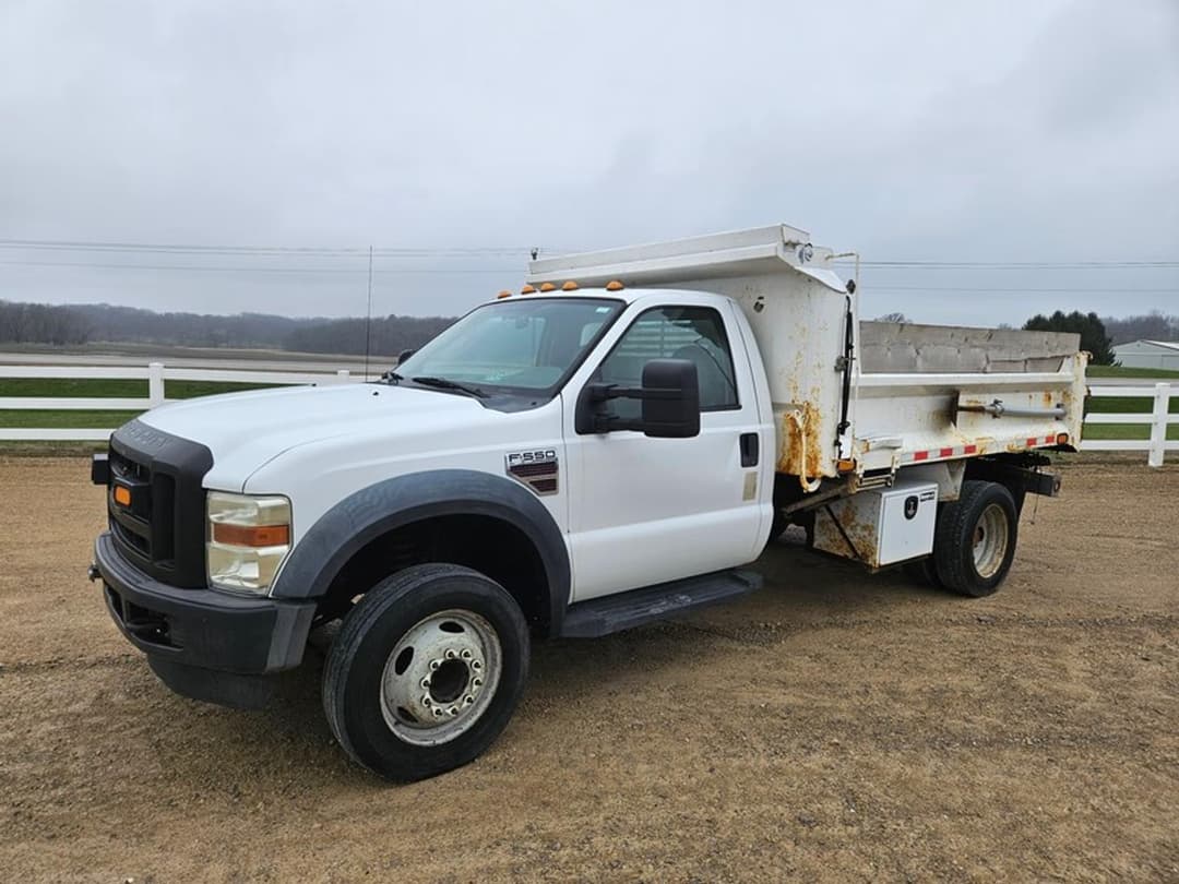 Image of Ford F-550 Primary image