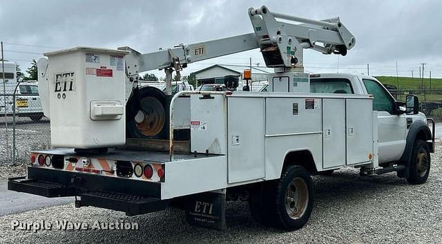 Image of Ford F-550 equipment image 4