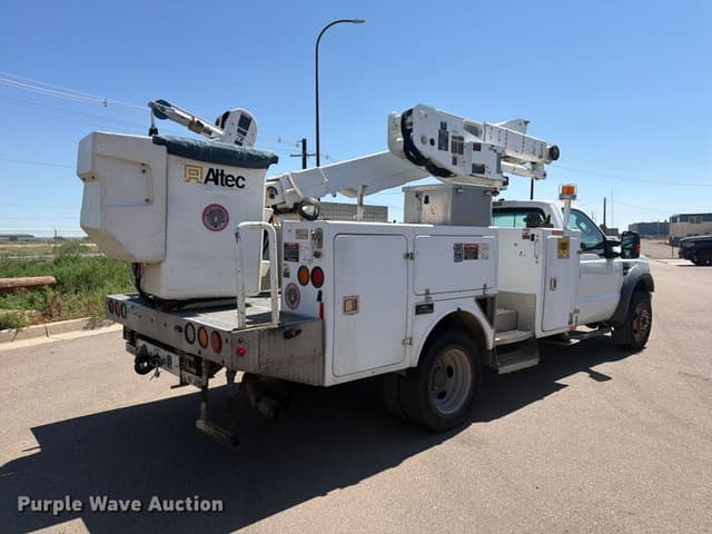 Image of Ford F-550 equipment image 4
