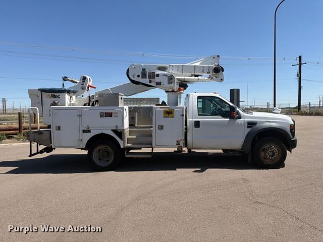 Image of Ford F-550 equipment image 3