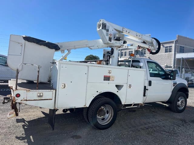 Image of Ford F-550 equipment image 4